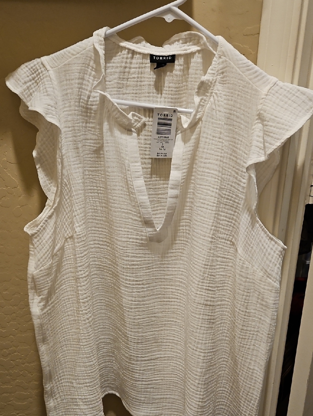 torrid White Crinkle V-Neck Flutter Sleeve Blouse